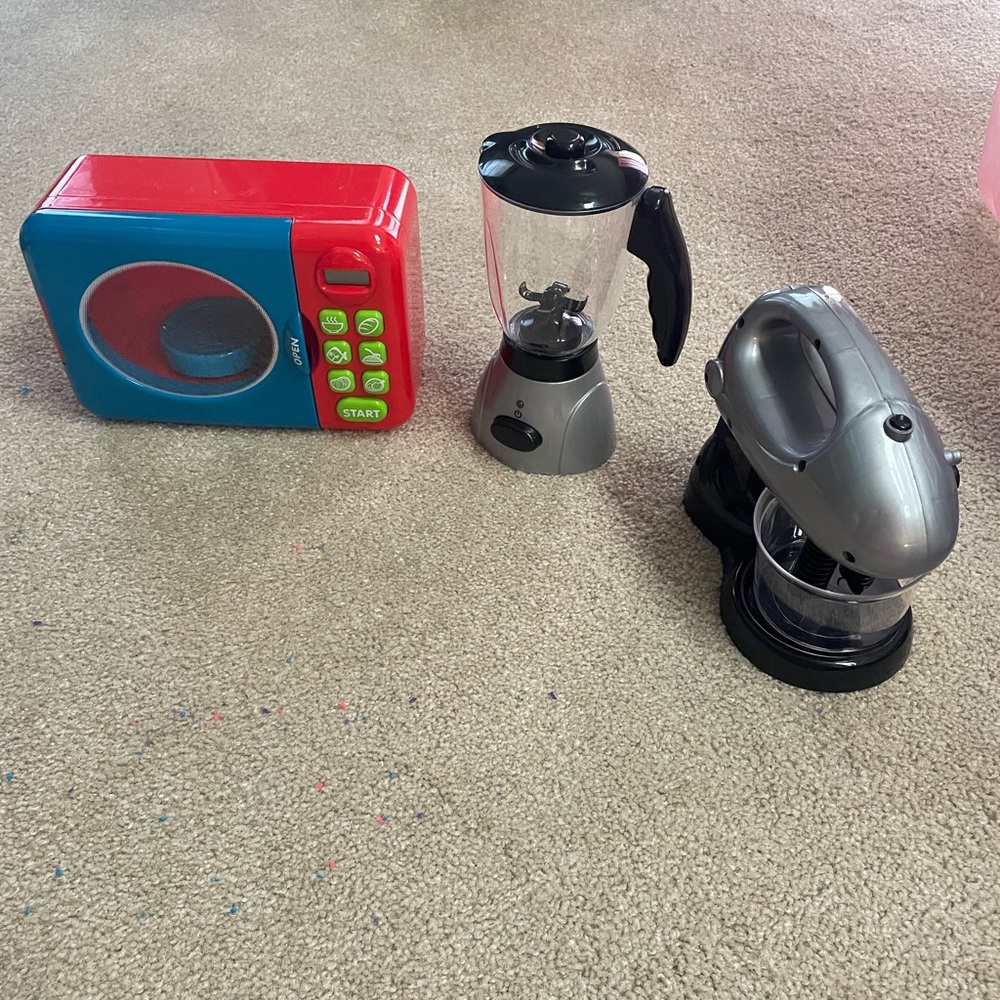 Kid Connection Play Set (Bundle with Microwave) - Gently Used